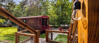 Unique Scarlet Gypsy at Four Fillies Lodge