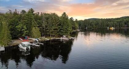 Steamboat Lodge, Old Forge lake front location, close to Water Safari