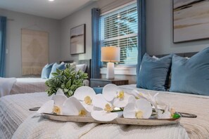 3 室のベッドルーム、デスク、アイロン / アイロン台、旅行用ベビーベッド