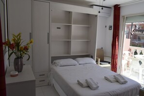 Een strijkplank/strijkijzer, gratis wifi, beddengoed