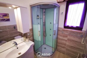 シャワー、ジェットバス、ヘアドライヤー、ビデ