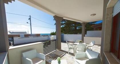 Villa Blue Sea, Wohnung im Erdgeschoss, direkt am Strand