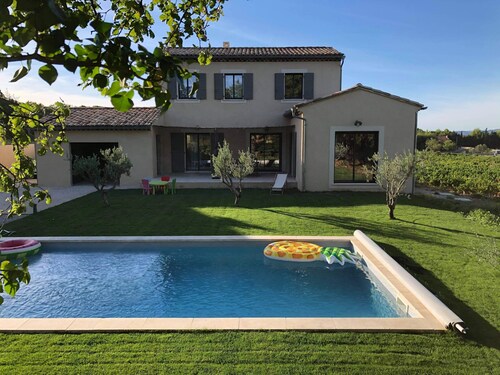 Mazet provençal climatisé avec superbe vue