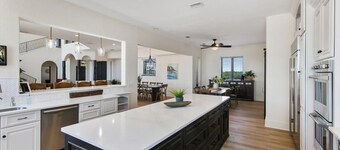 Beachfront Villa, Panoramic Deck & Private Beach