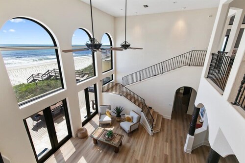 Beachfront Villa: View Deck + Pool Table + Slps 22