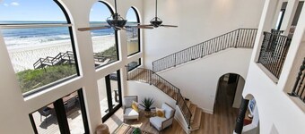 Beachfront Villa: View Deck + Pool Table + Slps 22