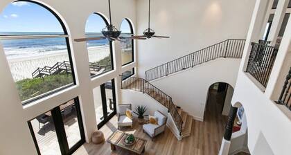 Beachfront Villa: View Deck + Pool Table + Slps 22