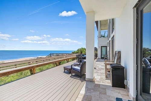 Beachfront Villa, Panoramic Deck & Private Beach