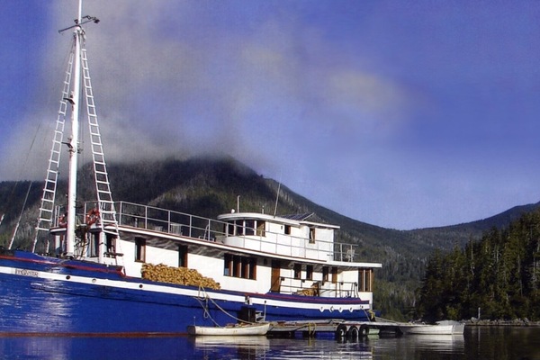 95-year-old wooden floating heritage Bed & Breakfast - InnChanter!