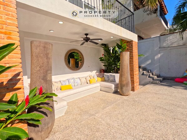 المنطقة المحيطة بالمنشأة