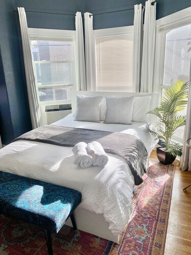 Modern Midtown Victorian Studio near Downtown!