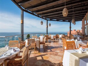 Outdoor dining - Club Regina Los Cabos (B.C.S.)