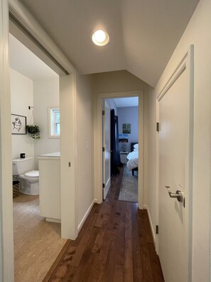 Shower, hair dryer, towels, soap - Family Friendly SE Getaway (Portland)