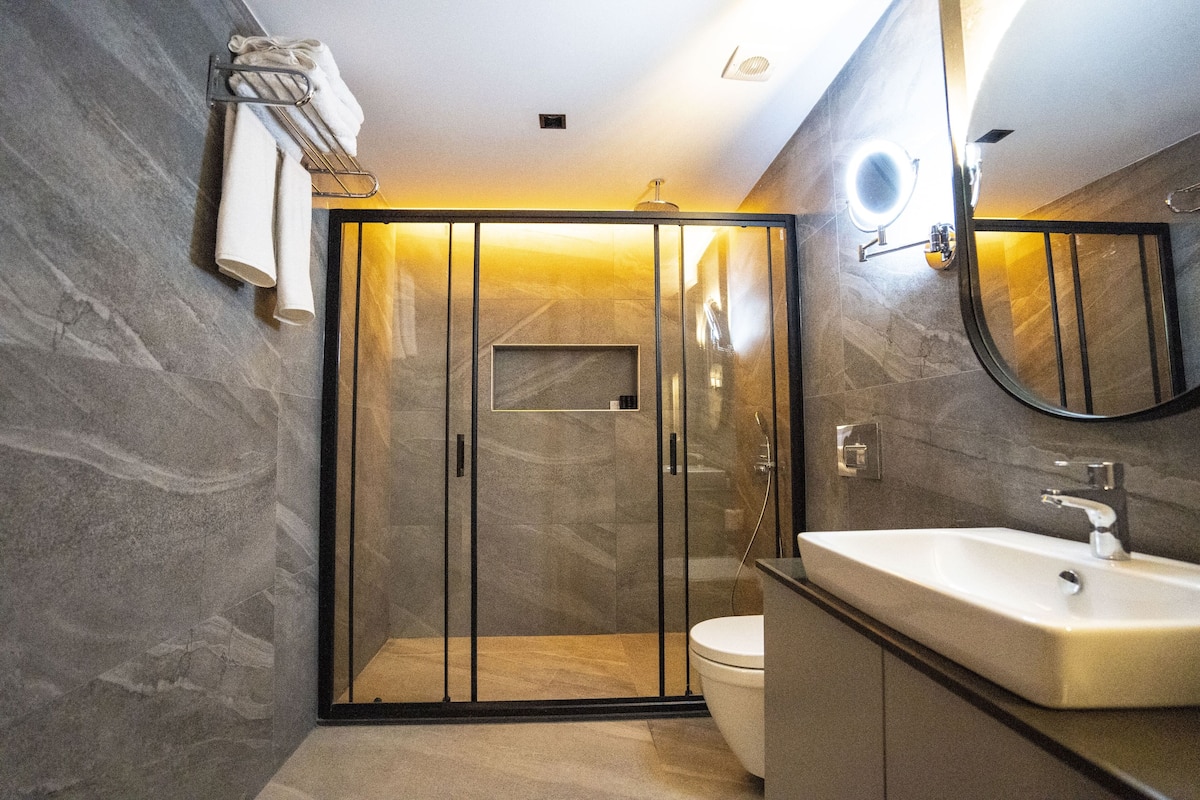 shower, rainfall showerhead, eco-friendly toiletries, hair dryer