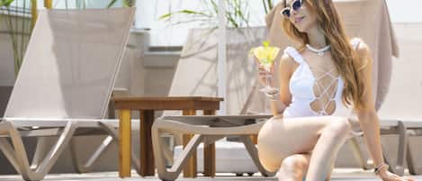 Piscine extérieure (ouverte en saison), cabanons gratuits