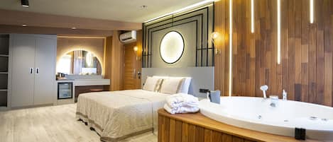King Deluxe Room with Jacuzzi