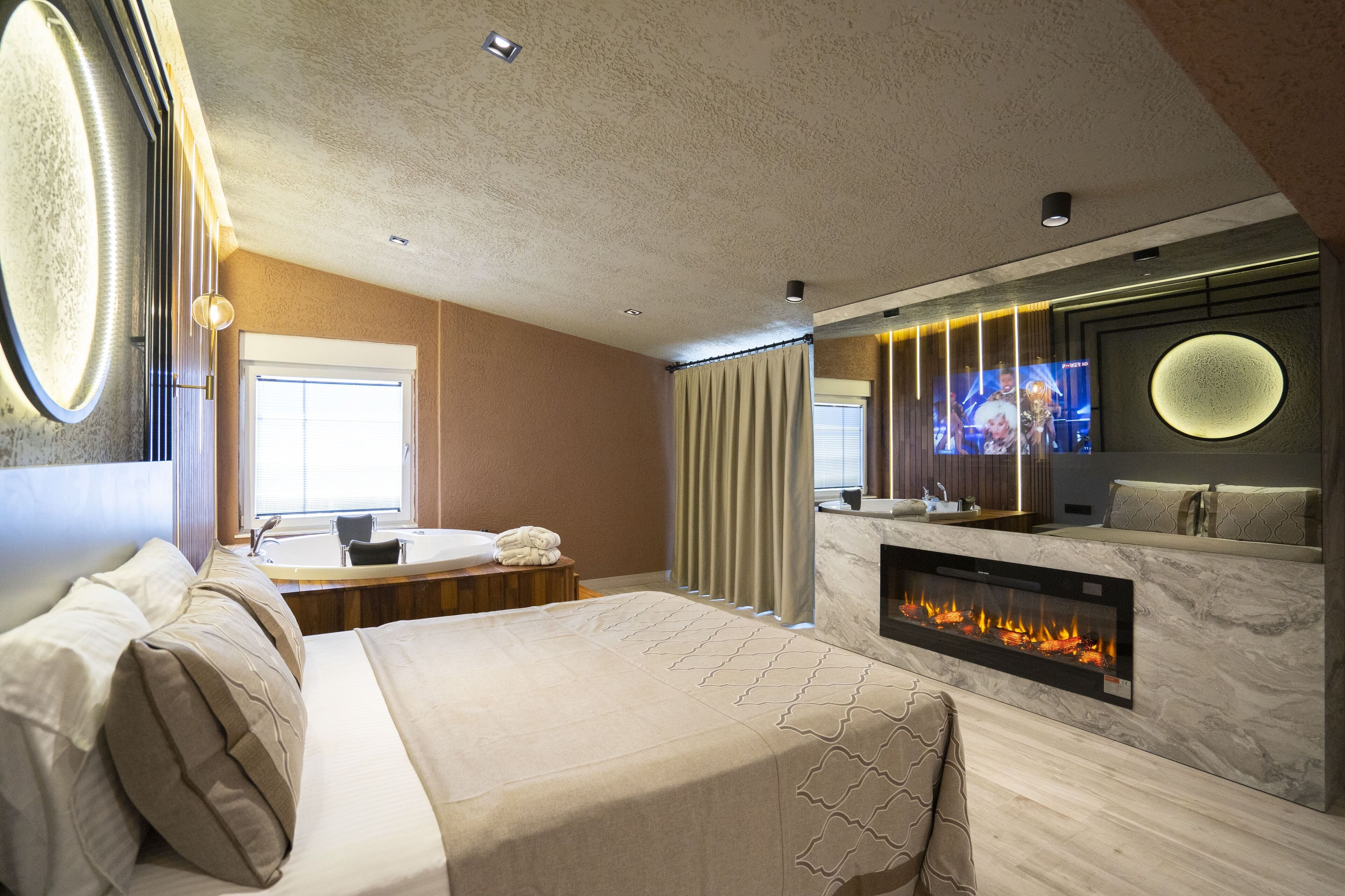 king deluxe room with jacuzzi | 1 bedroom, premium bedding, minibar, in-room safe