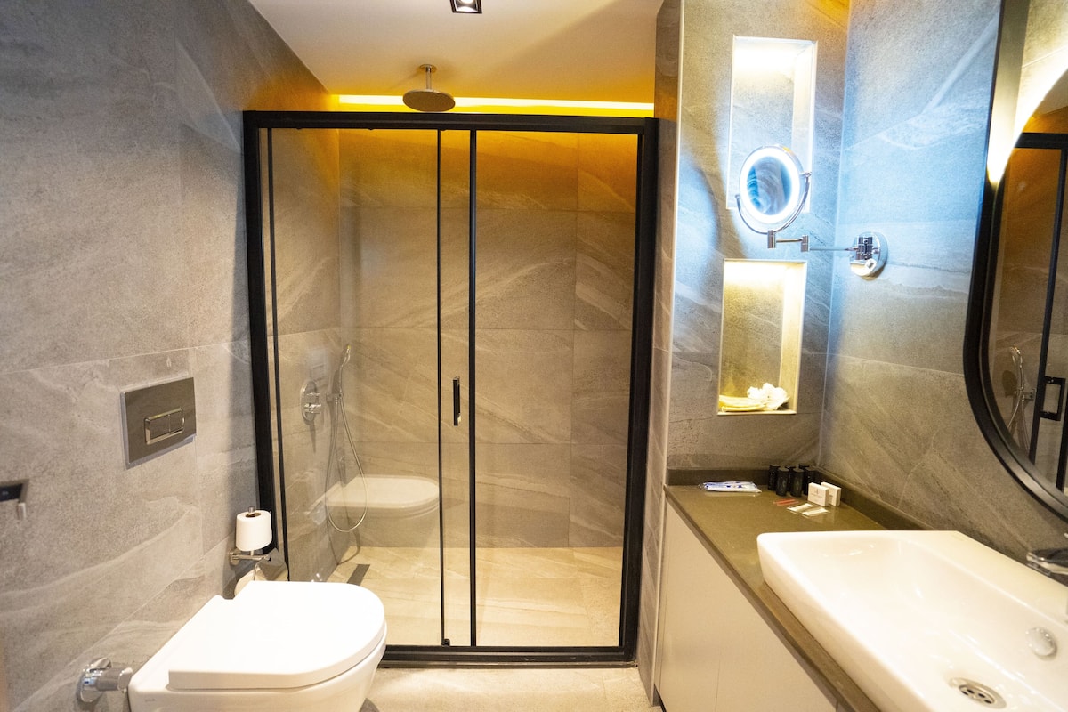 shower, rainfall showerhead, eco-friendly toiletries, hair dryer