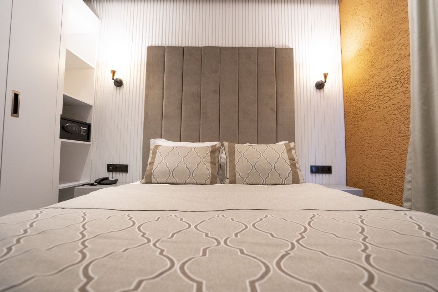 Economy Single room | Premium bedding, minibar, in-room safe, iron/ironing board