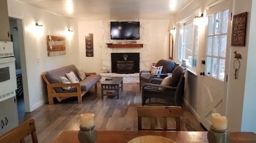 PinecrestAreaRentals #20 Cozy Mountain Cabin. Book 2nights 3rd free March/April.