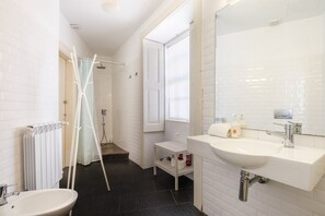 Bathtub, hair dryer, towels