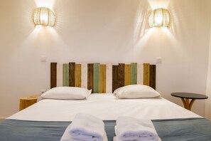 4 habitaciones, escritorio, tabla de planchar con plancha y internet 