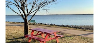 Motel at KY Lake. The Native Dessert