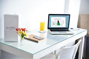 ห้องเบสิกซิงเกิล | เครื่องนอนระดับพรีเมียม, โต๊ะทำงาน, ห้องเก็บเสียง, Wi-Fi ฟรี