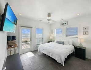 4 bedrooms, desk, free WiFi, bed sheets