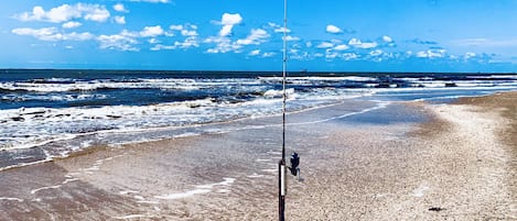 På stranden