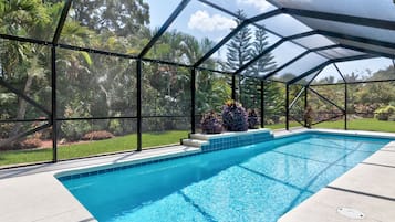 Piscine extérieure, piscine chauffée