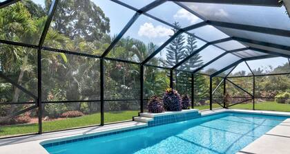 ☆☀︎❀Paradise Oasis! Beautiful Heated Pool, Pet Friendly, Wi-Fi, Near Beaches!