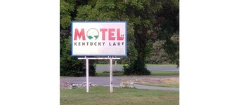 Motel at KY Lake. Stars & Stripes.