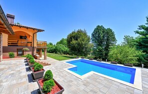 A heated pool - Nice home in Globocec Ludbrecki (Globocec Ludbrecki)