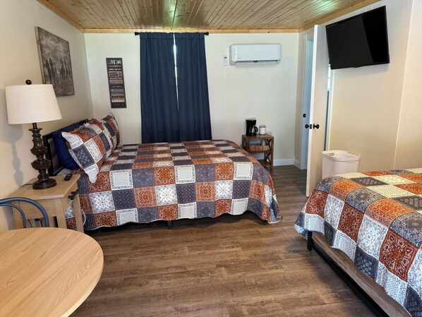 1 bedroom, desk, free WiFi, bed sheets