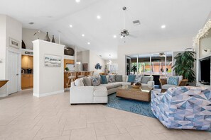 Téléviseur connecté, lecteur de DVD, livres, écran d’ordinateur