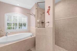 Bathtub, hair dryer, towels, soap -  Lemon Bay Beach House   Private Backyard,  3 min walk to  deeded Beach access (Englewood)