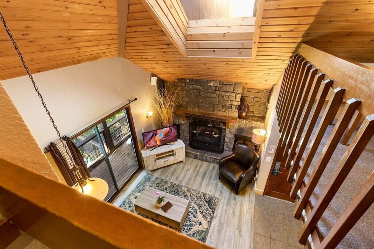 Suite (Queen Loft Suite/Double) | Individually furnished, free WiFi, bed sheets