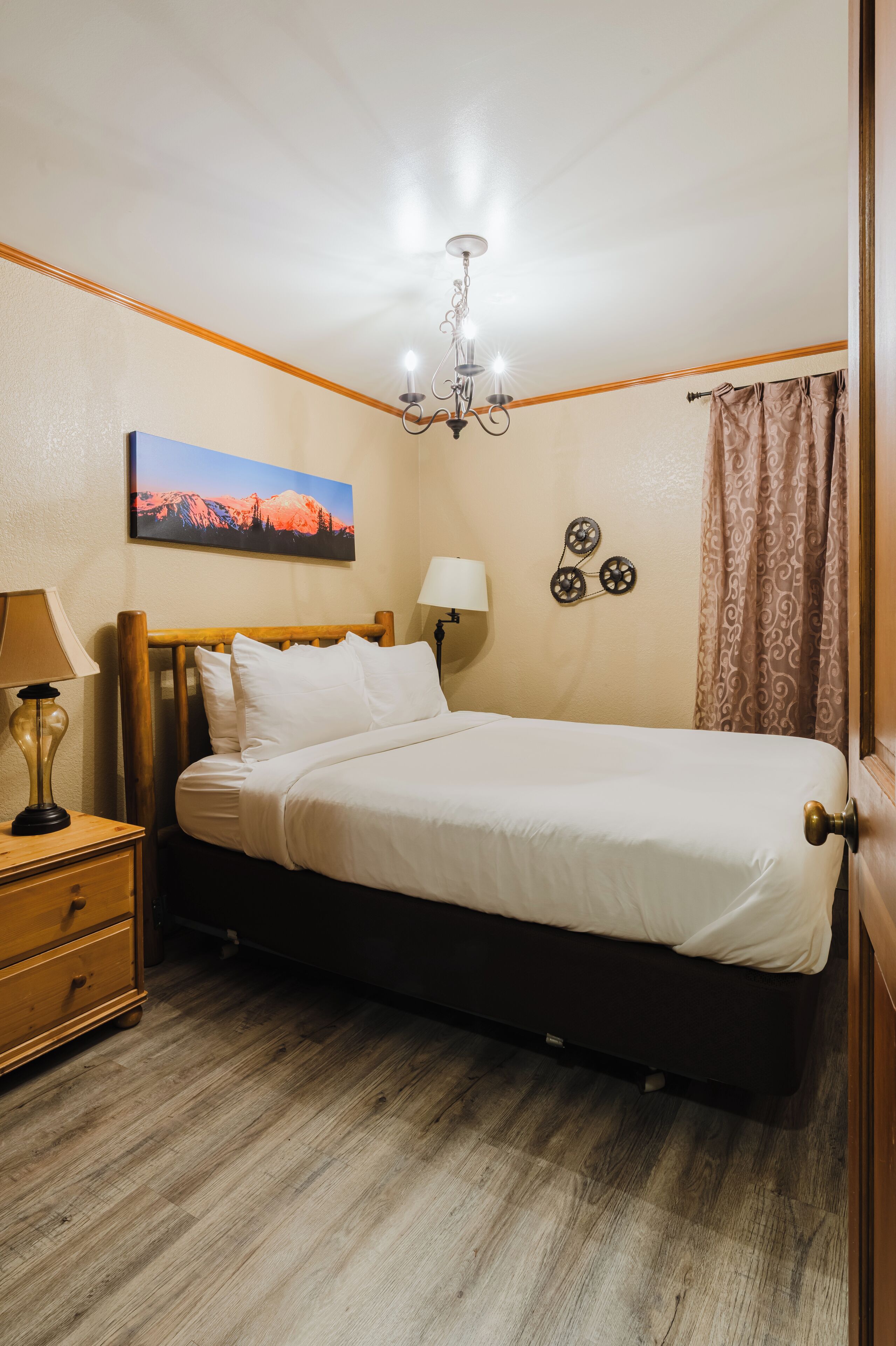 Suite (Queen Loft Suite/Double) | Individually furnished, free cribs/infant beds, free WiFi, bed sheets