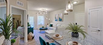 Lush Emerald Nr JAX INT Airport & Shopping