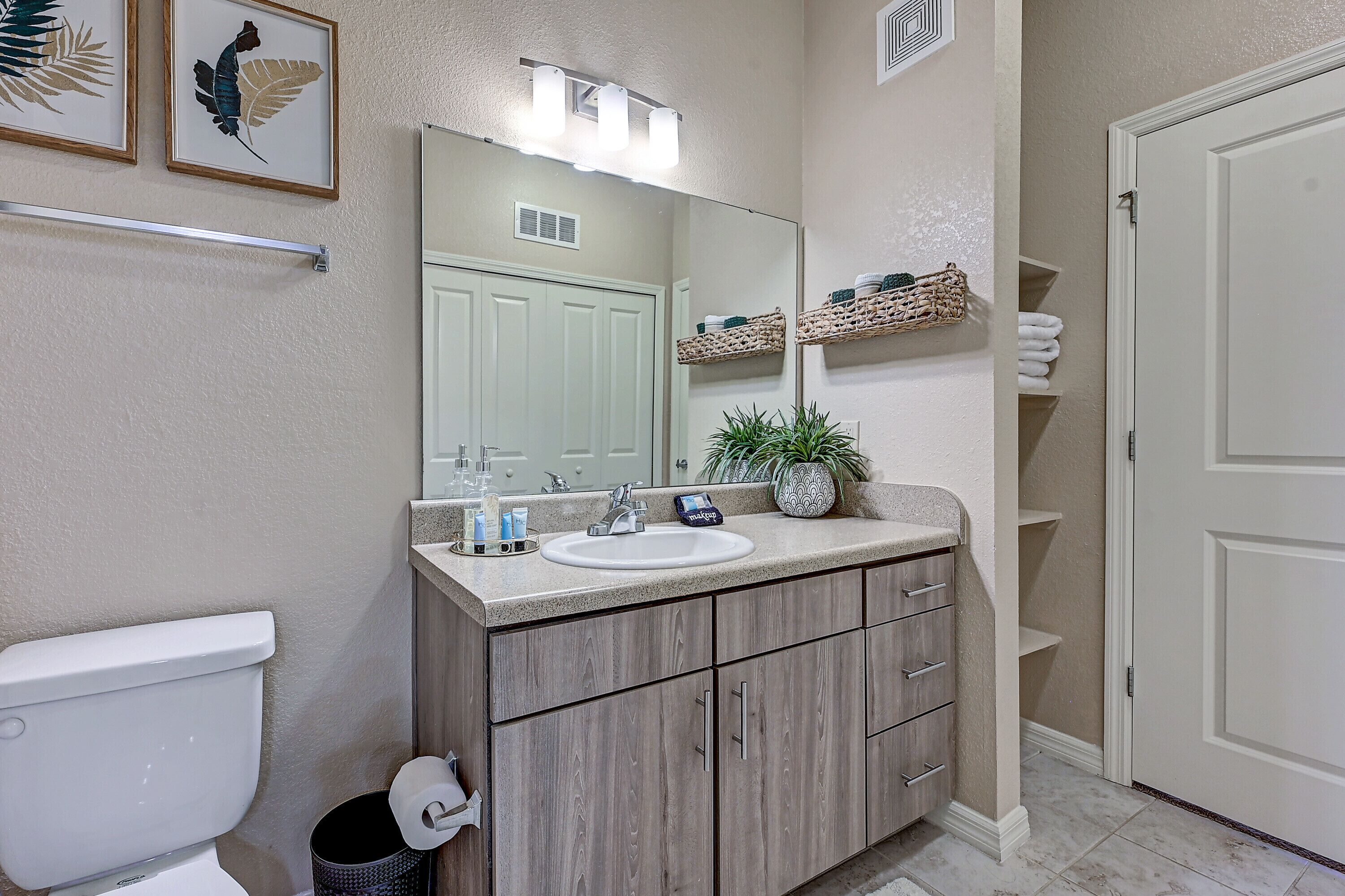 Combined shower/bathtub, hair dryer, towels, soap