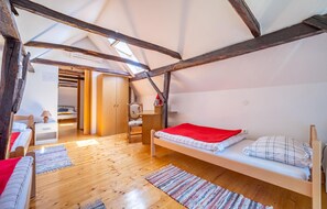 3 bedrooms, travel crib, free WiFi, bed sheets