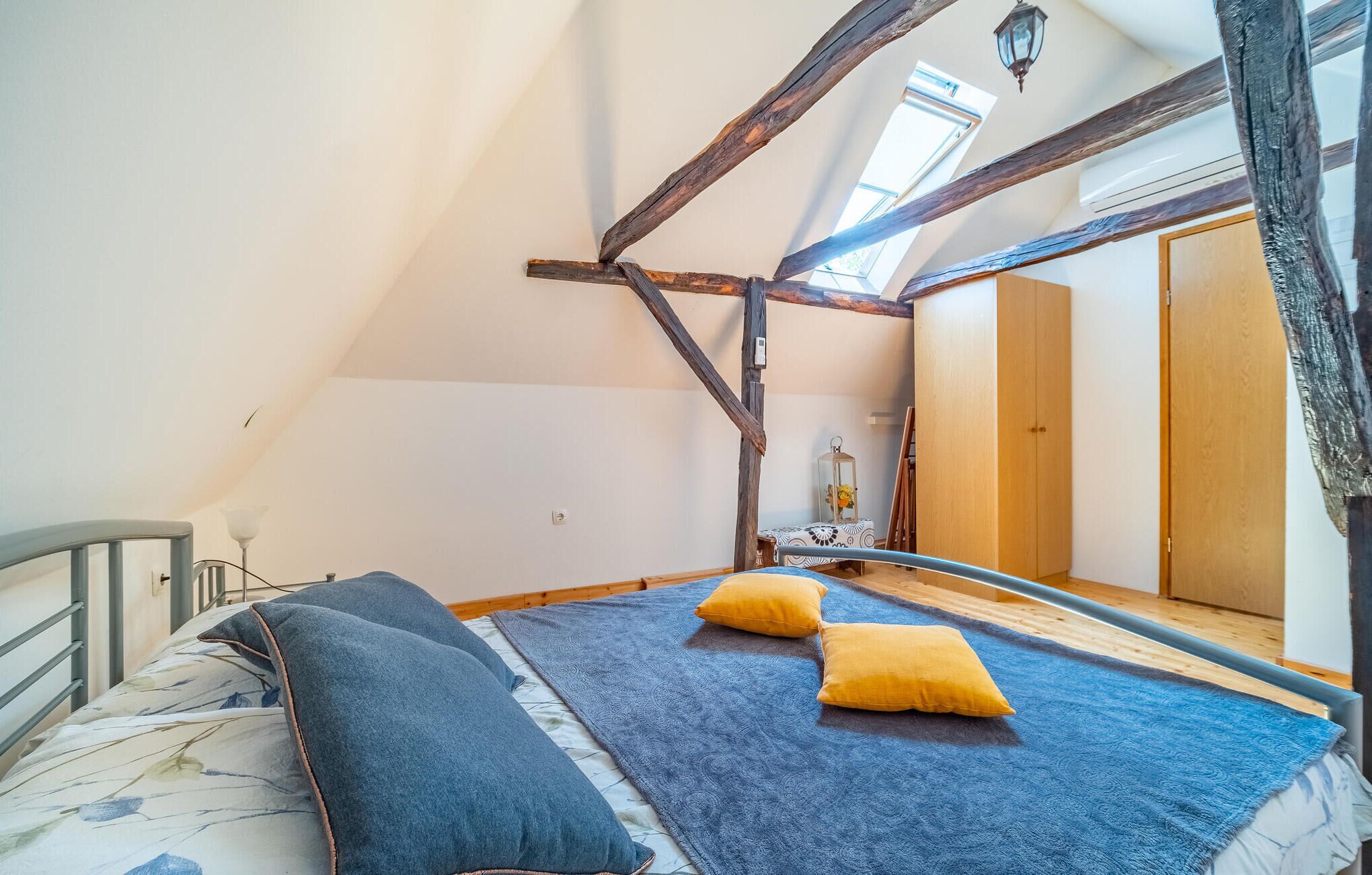 3 bedrooms, travel crib, free WiFi, bed sheets