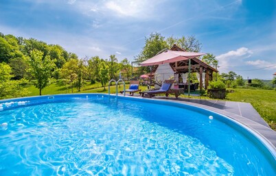 Cozy home in Gornji Velemeric with sauna