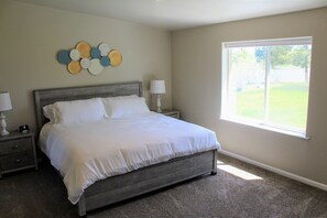 3 habitaciones, tabla de planchar con plancha y cuna de viaje 