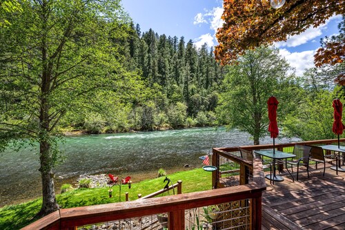 'RIVER HAVEN' is a serene riverside cabin on the Rogue River