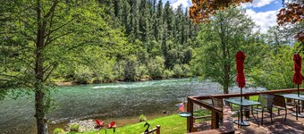 'RIVER HAVEN' is a serene riverside cabin on the Rogue River