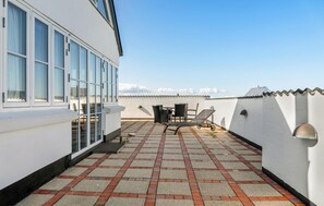 Outdoor dining - Beautiful home in Frøstrup with sauna (Frøstrup)