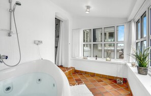 Shower - Beautiful home in Frøstrup with sauna (Frøstrup)