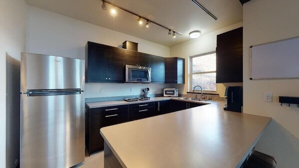 Fridge, microwave, oven, stovetop - Contemporary apartment in quiet Durango neighborhood (Durango)